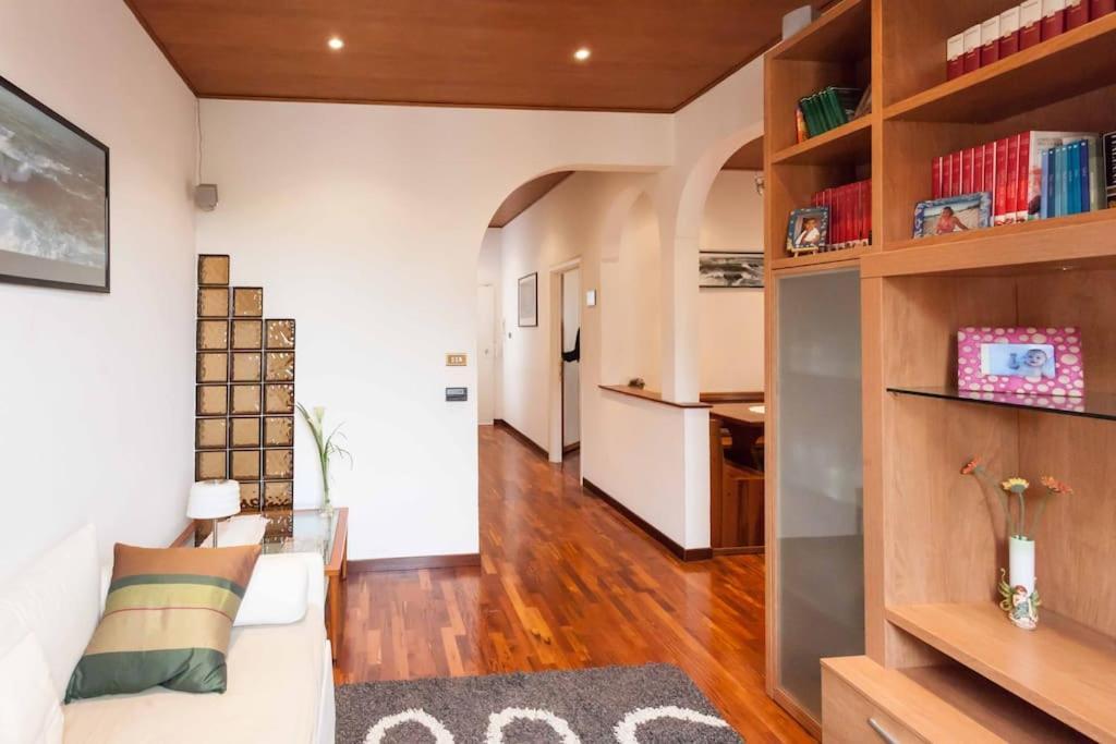 Tonyman Apartment 1 Bolonia Exterior foto